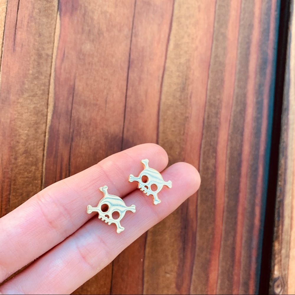 ROSE GOLD Skull Stainless Steel Stud Earrings With Gift Bag - Picture 4 of 6